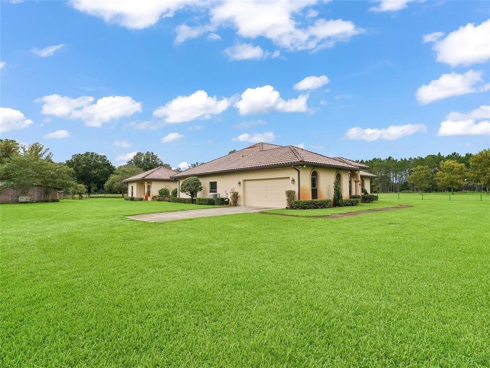 For Sale: $1,100,000 (3 beds, 2 baths, 2891 Square Feet)