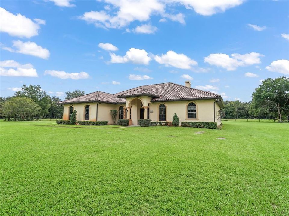 For Sale: $1,100,000 (3 beds, 2 baths, 2891 Square Feet)