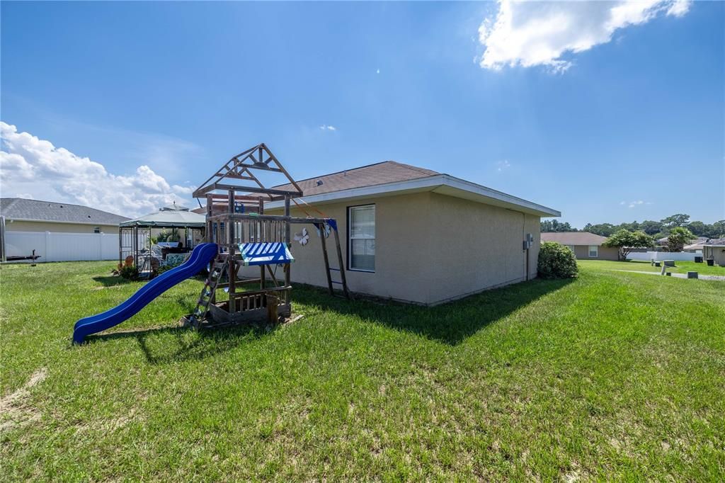 For Sale: $235,000 (3 beds, 2 baths, 1593 Square Feet)