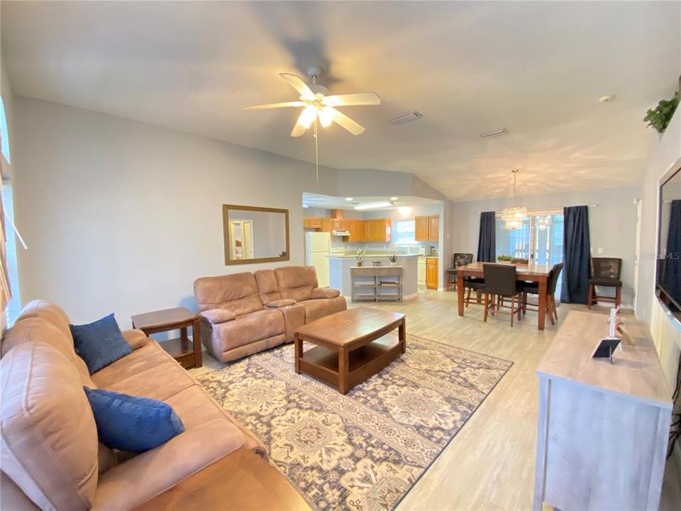 For Sale: $264,000 (3 beds, 2 baths, 1374 Square Feet)