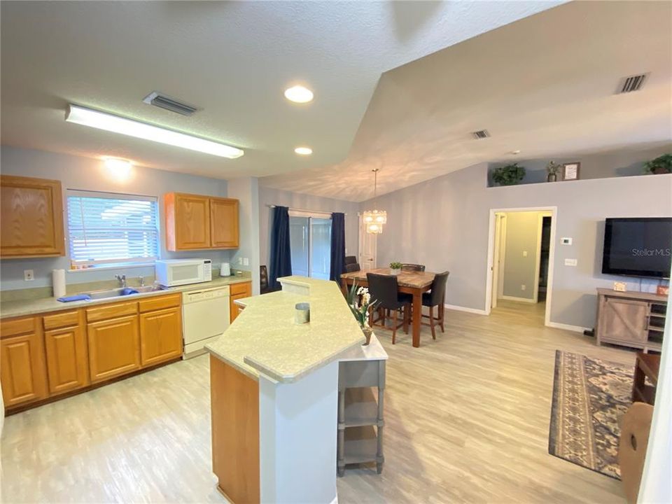 For Sale: $264,000 (3 beds, 2 baths, 1374 Square Feet)