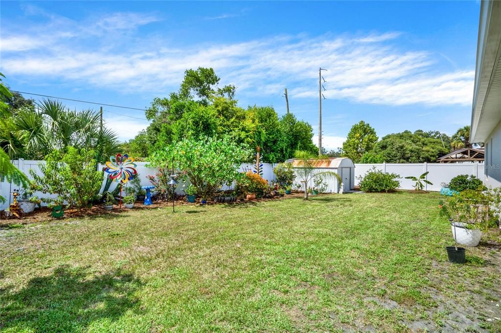 Active With Contract: $359,900 (3 beds, 2 baths, 1554 Square Feet)