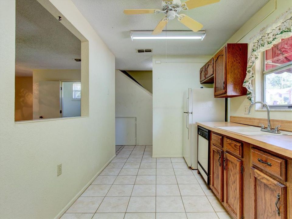 For Sale: $148,000 (2 beds, 1 baths, 1100 Square Feet)