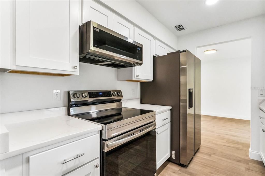 Active With Contract: $399,900 (3 beds, 2 baths, 1626 Square Feet)