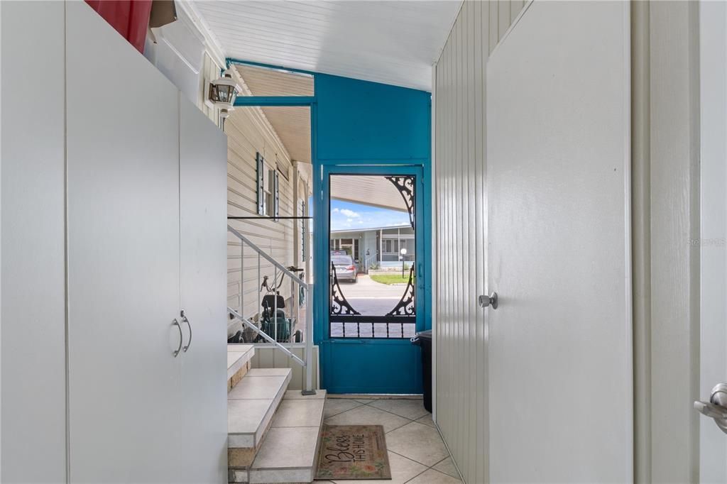 For Sale: $275,000 (2 beds, 2 baths, 1170 Square Feet)