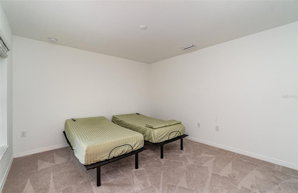 For Sale: $325,000 (2 beds, 2 baths, 1355 Square Feet)