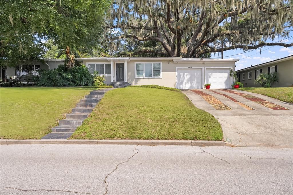 For Sale: $759,000 (3 beds, 3 baths, 1871 Square Feet)