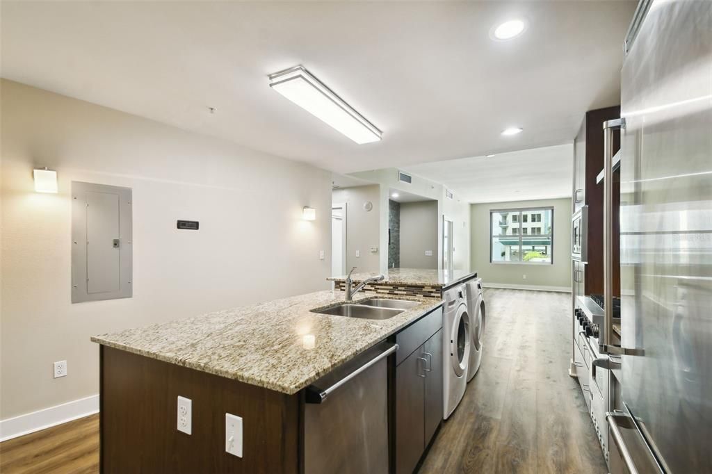 For Sale: $399,000 (1 beds, 1 baths, 840 Square Feet)