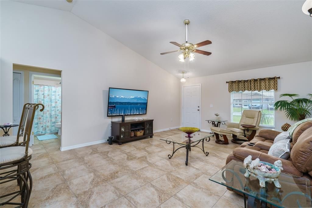 Active With Contract: $305,000 (3 beds, 2 baths, 1239 Square Feet)