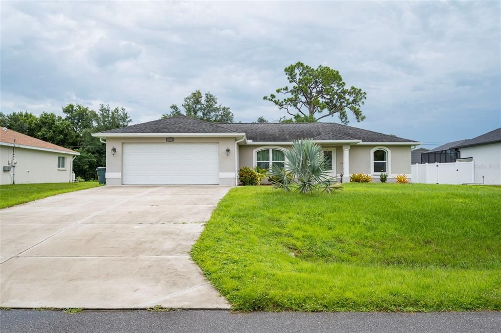 For Sale: $410,000 (3 beds, 2 baths, 1393 Square Feet)