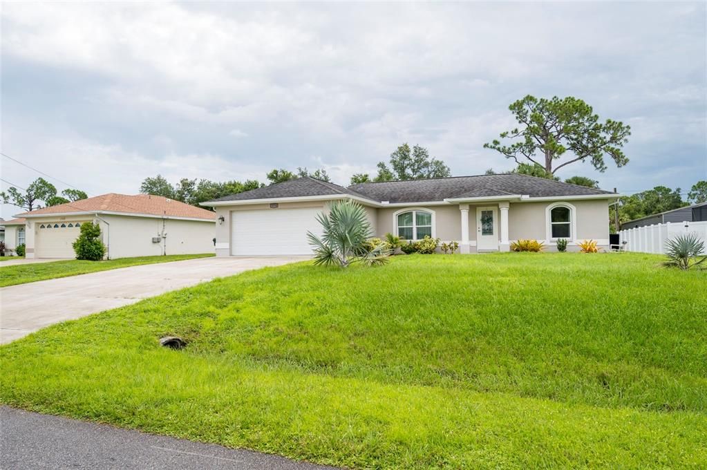 For Sale: $410,000 (3 beds, 2 baths, 1393 Square Feet)