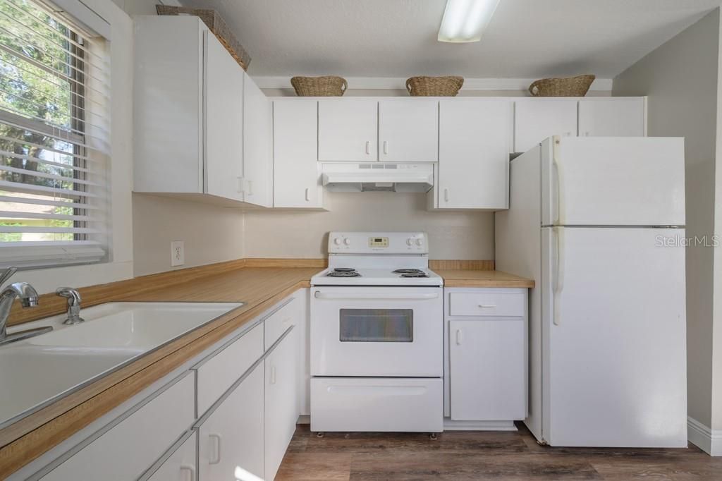 For Rent: $1,895 (2 beds, 1 baths, 672 Square Feet)