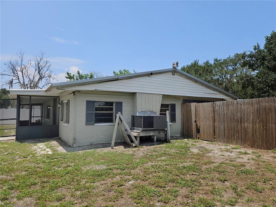 For Sale: $189,900 (2 beds, 2 baths, 1450 Square Feet)