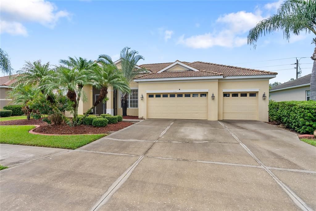 For Sale: $639,000 (3 beds, 2 baths, 1959 Square Feet)