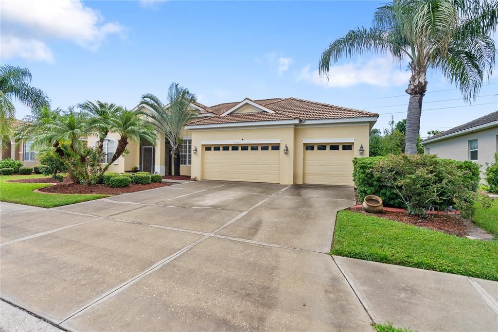 For Sale: $639,000 (3 beds, 2 baths, 1959 Square Feet)