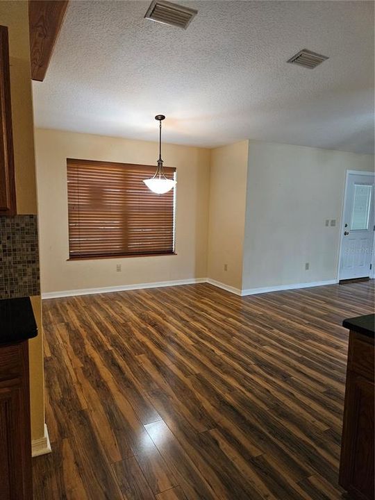 For Rent: $2,800 (3 beds, 2 baths, 1709 Square Feet)