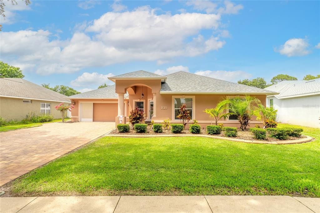 Active With Contract: $479,900 (3 beds, 2 baths, 1926 Square Feet)