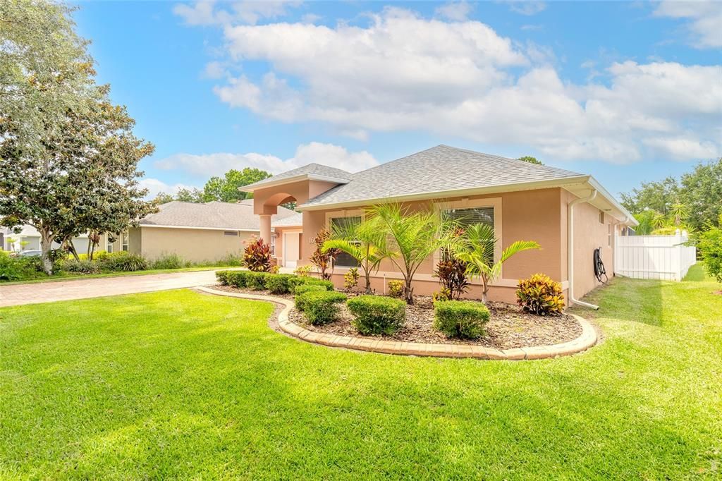 Active With Contract: $479,900 (3 beds, 2 baths, 1926 Square Feet)