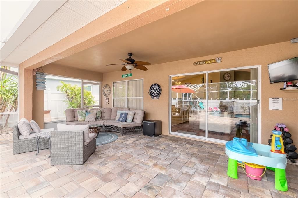 Active With Contract: $479,900 (3 beds, 2 baths, 1926 Square Feet)