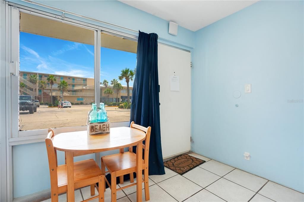 For Sale: $119,000 (1 beds, 1 baths, 375 Square Feet)