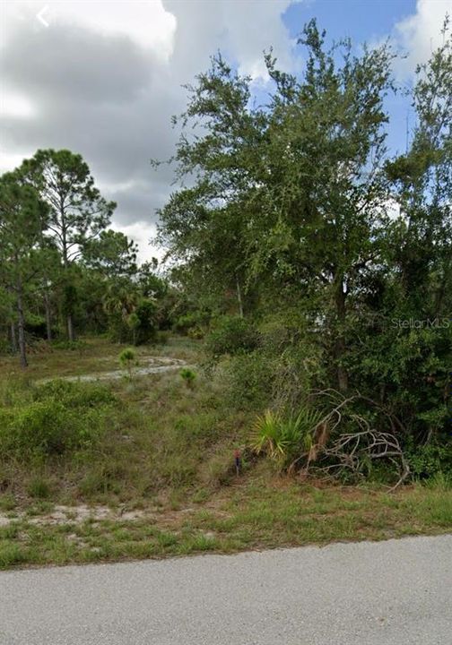 En Venta: $11,000 (0.11 acres)