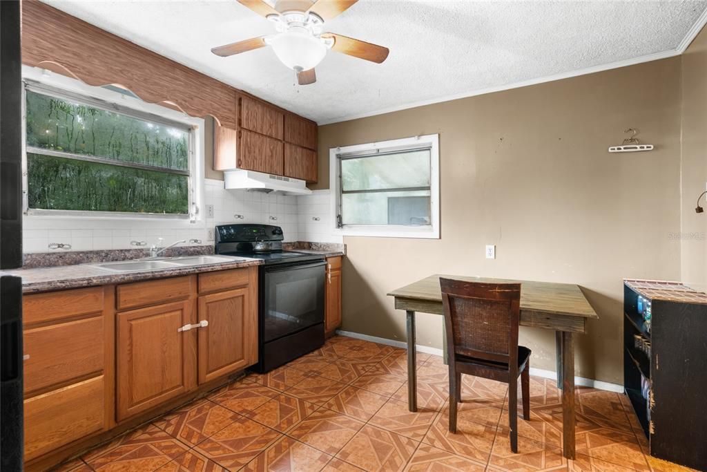 For Sale: $149,900 (2 beds, 1 baths, 1020 Square Feet)