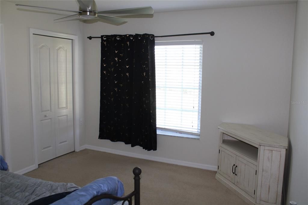 Active With Contract: $199,900 (2 beds, 2 baths, 1415 Square Feet)