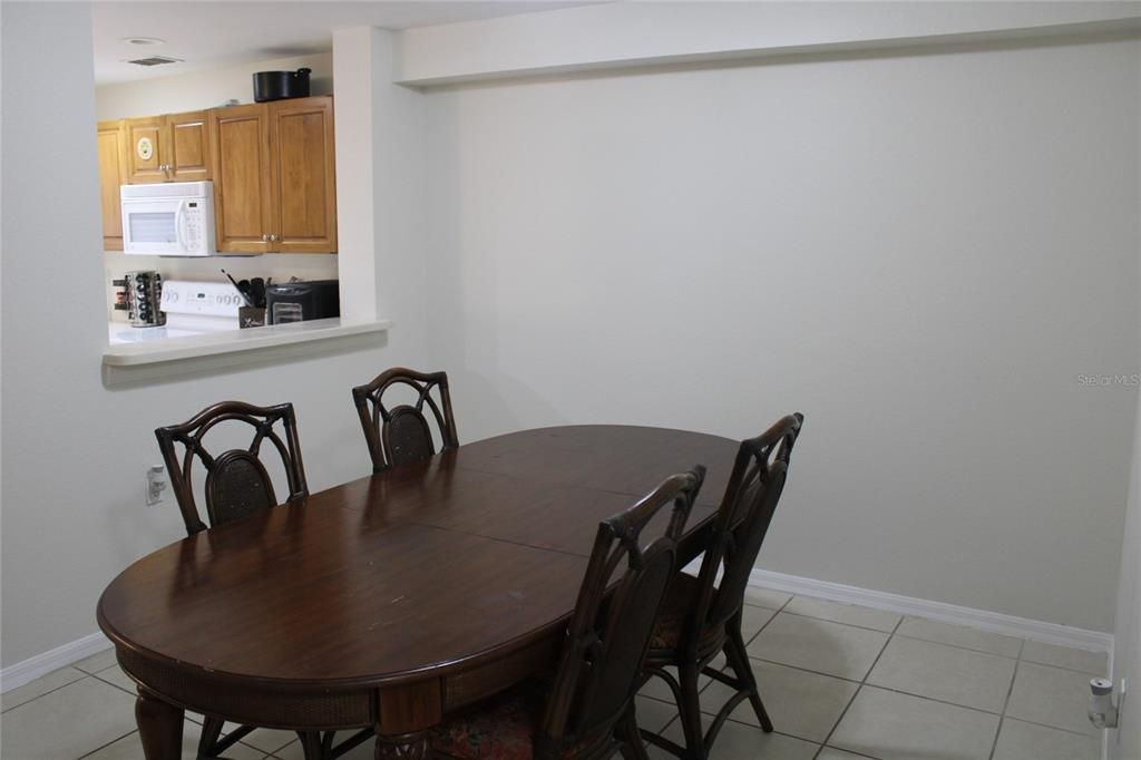 Active With Contract: $199,900 (2 beds, 2 baths, 1415 Square Feet)