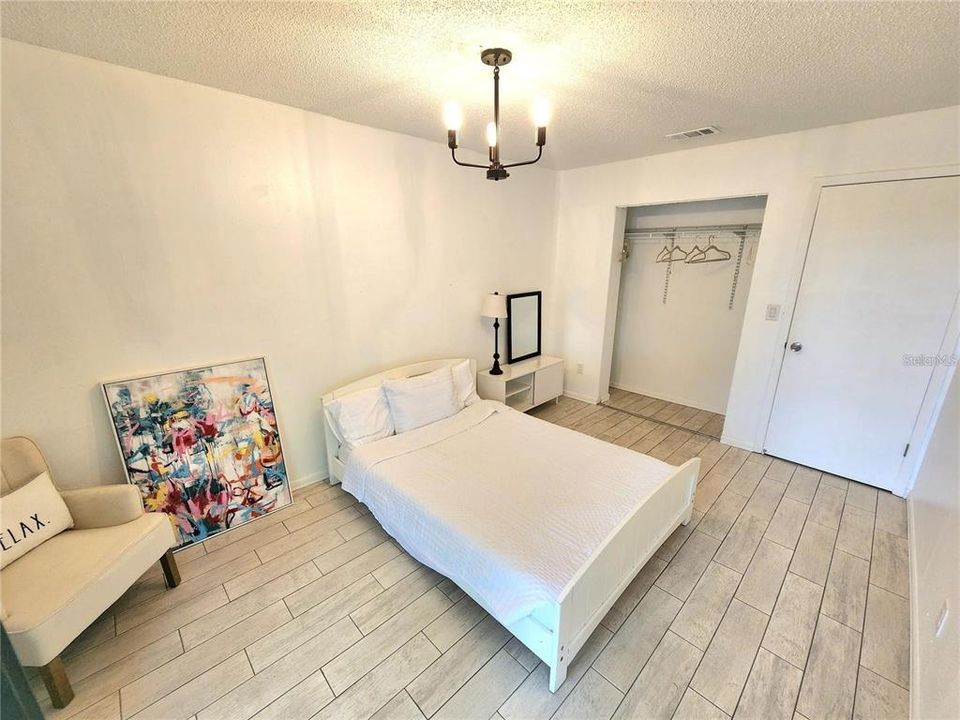 Active With Contract: $195,700 (2 beds, 2 baths, 973 Square Feet)