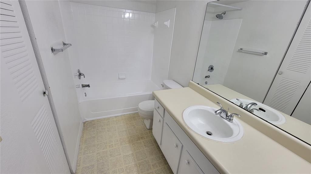 Active With Contract: $1,199 (1 beds, 1 baths, 735 Square Feet)