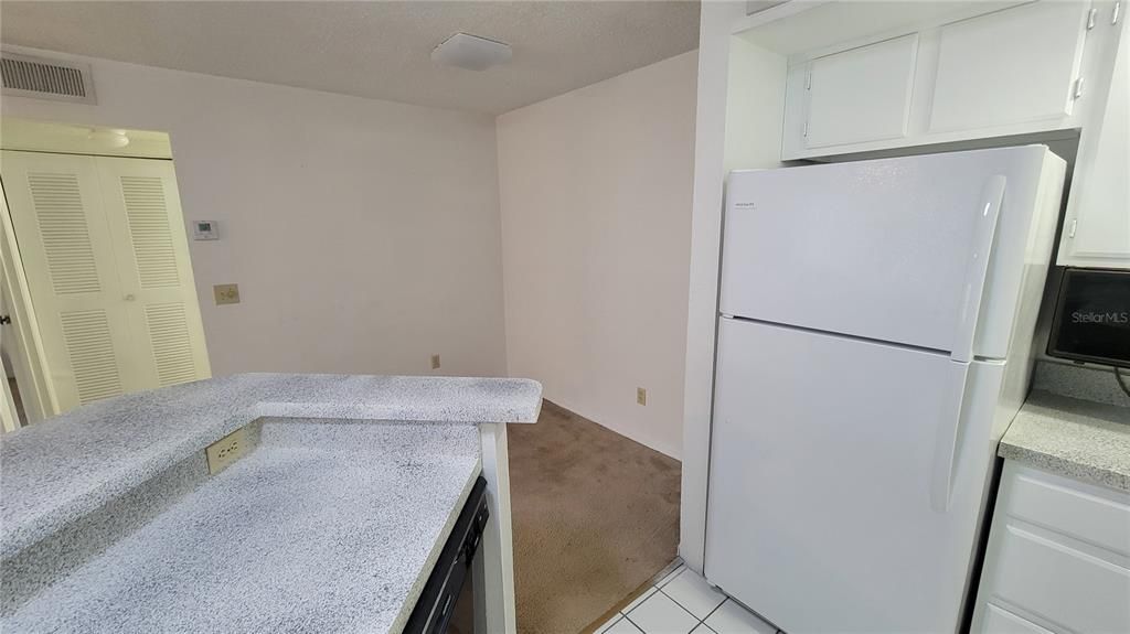 Active With Contract: $1,199 (1 beds, 1 baths, 735 Square Feet)