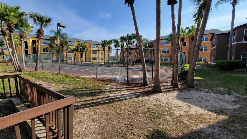 Active With Contract: $1,199 (1 beds, 1 baths, 735 Square Feet)