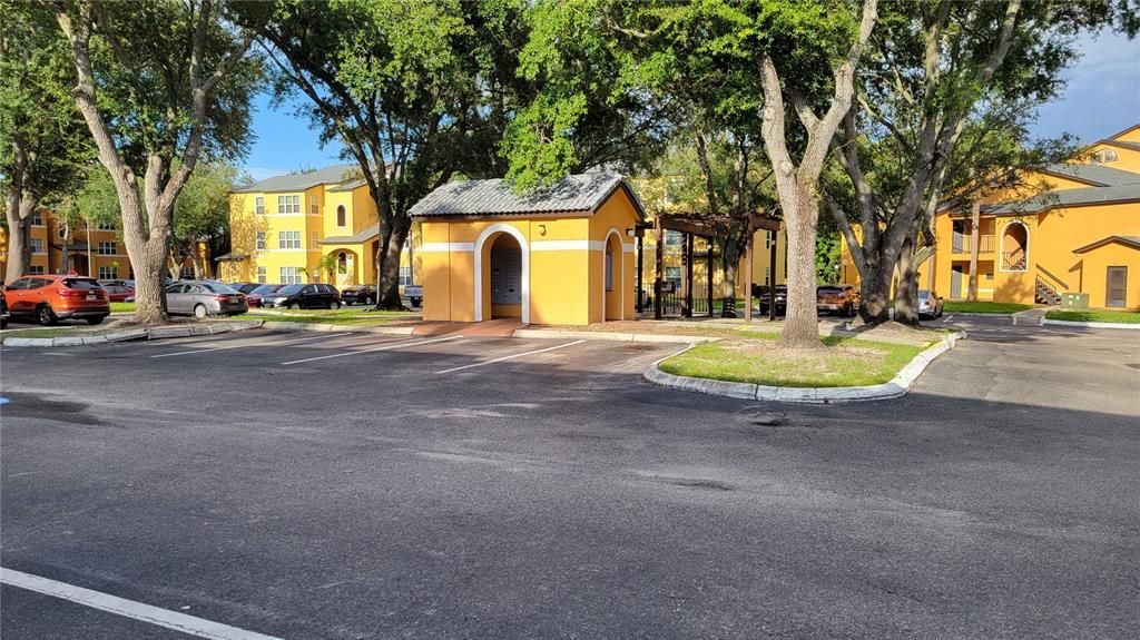 Active With Contract: $1,199 (1 beds, 1 baths, 735 Square Feet)