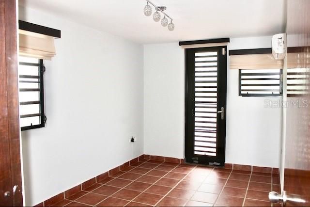 En Venta: $700,000 (4 camas, 3 baños, 2026.4 Pies cuadrados)