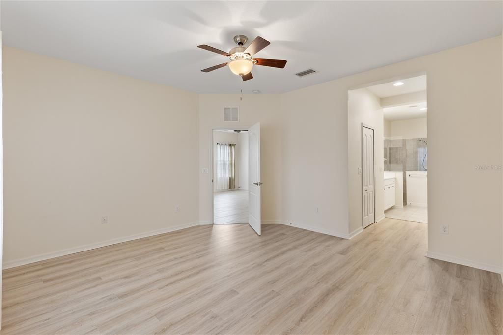 Owners suite featuring walk-in closets, and a ensuite bathroom.