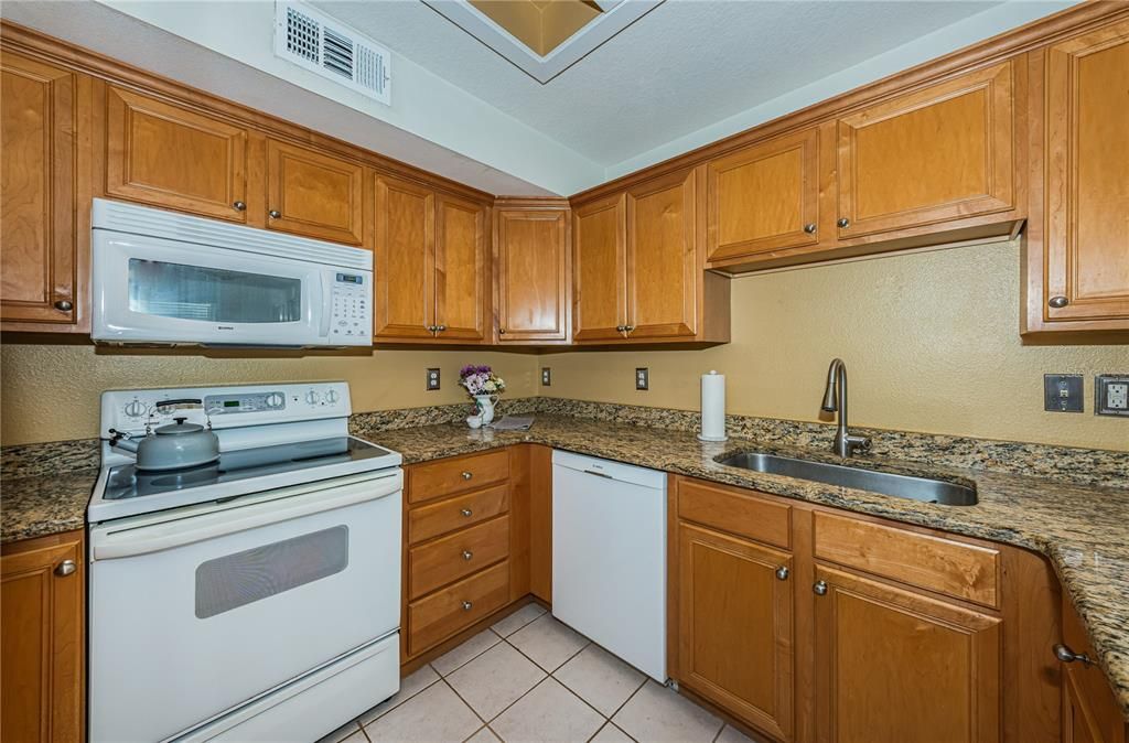 For Rent: $2,900 (3 beds, 2 baths, 1602 Square Feet)