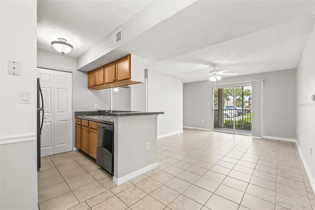 Active With Contract: $1,650 (2 beds, 2 baths, 811 Square Feet)