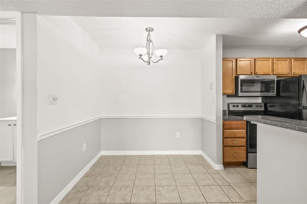 Active With Contract: $1,650 (2 beds, 2 baths, 811 Square Feet)