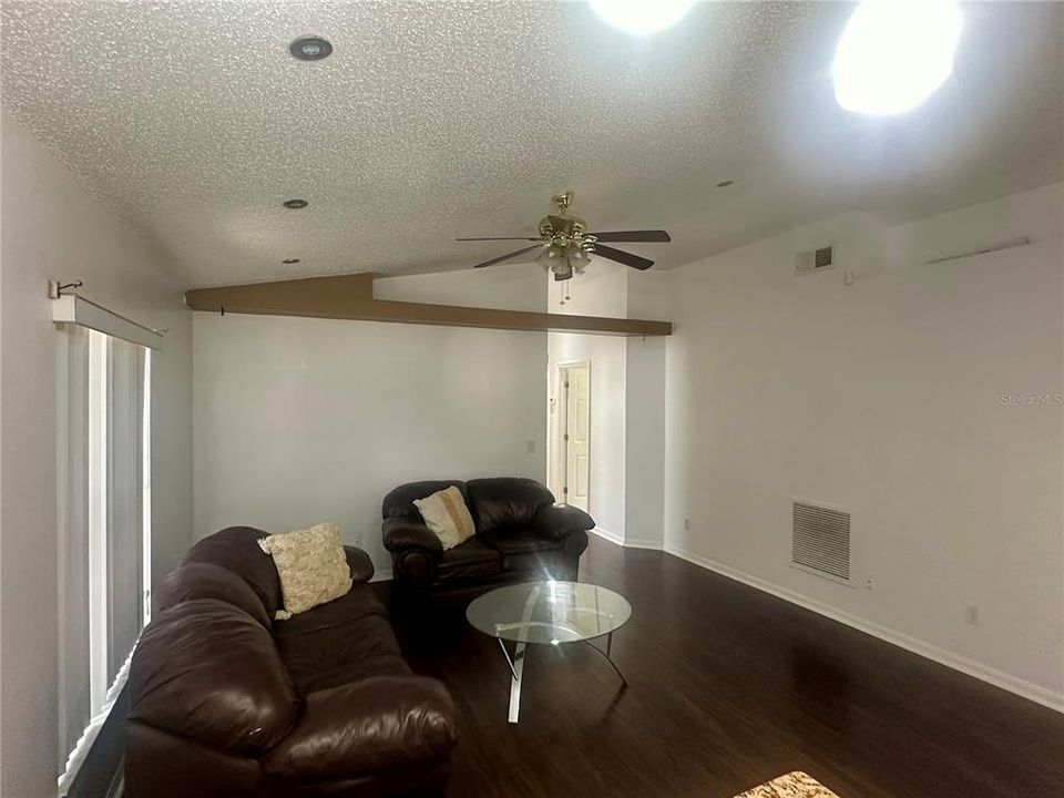 For Rent: $2,200 (3 beds, 2 baths, 1075 Square Feet)