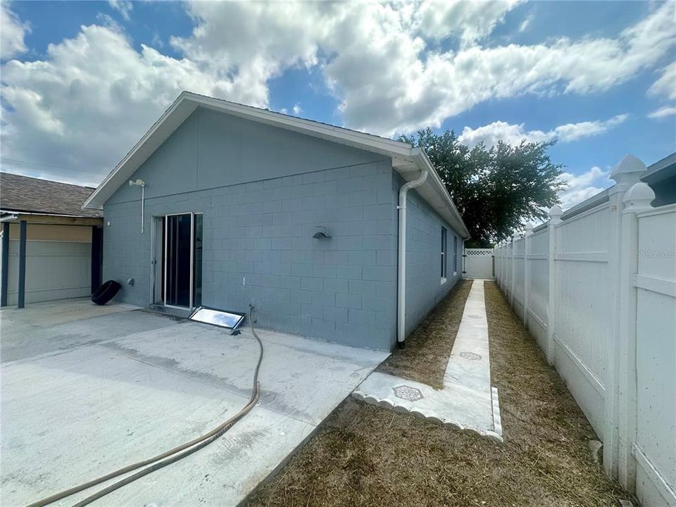 For Rent: $2,200 (3 beds, 2 baths, 1075 Square Feet)