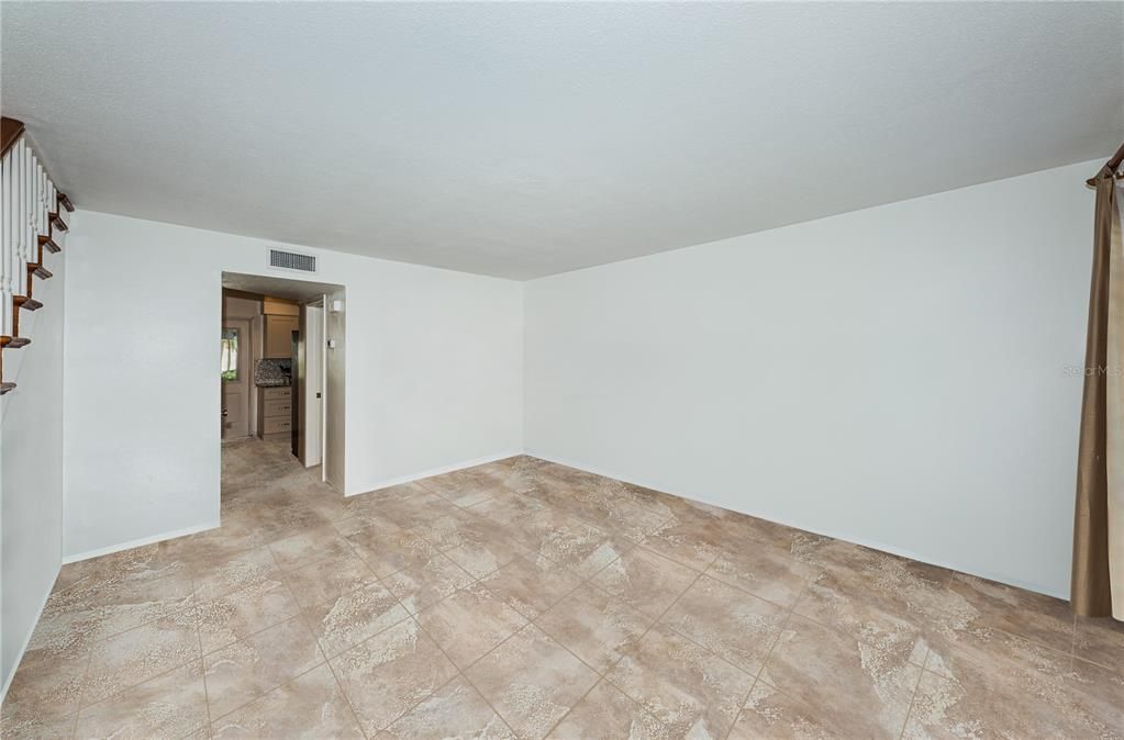 For Sale: $359,000 (2 beds, 1 baths, 1152 Square Feet)