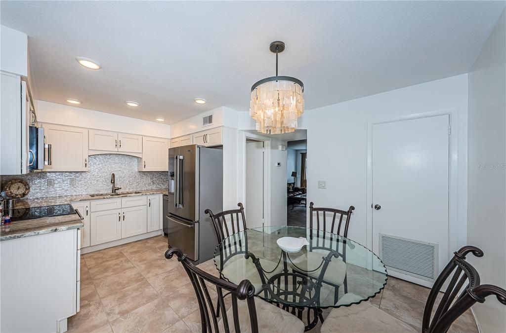 For Sale: $359,000 (2 beds, 1 baths, 1152 Square Feet)