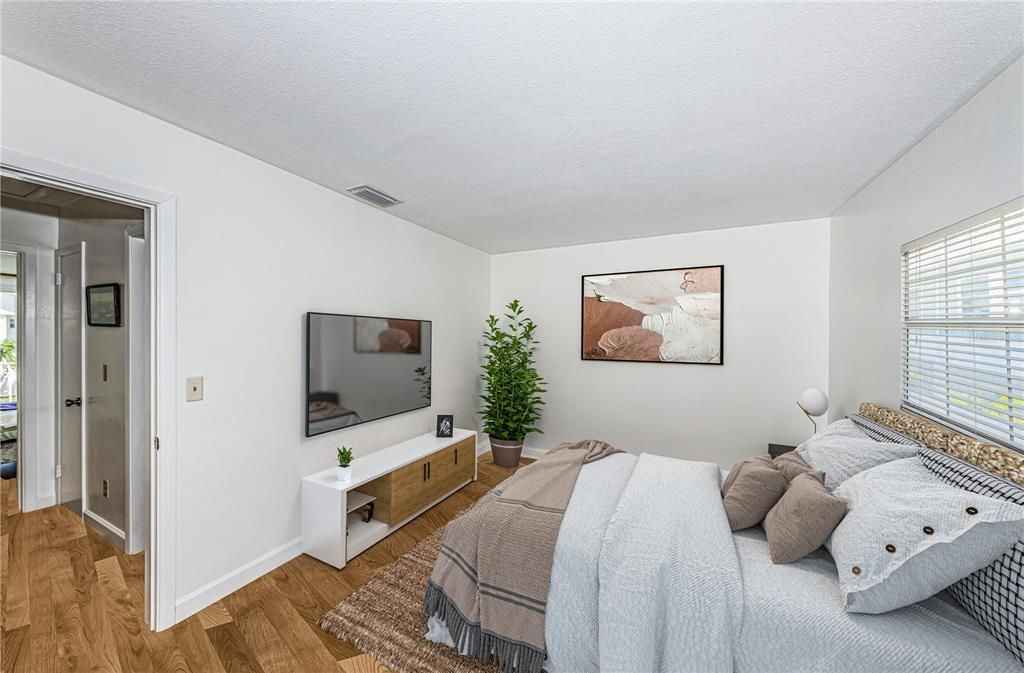 For Sale: $359,000 (2 beds, 1 baths, 1152 Square Feet)