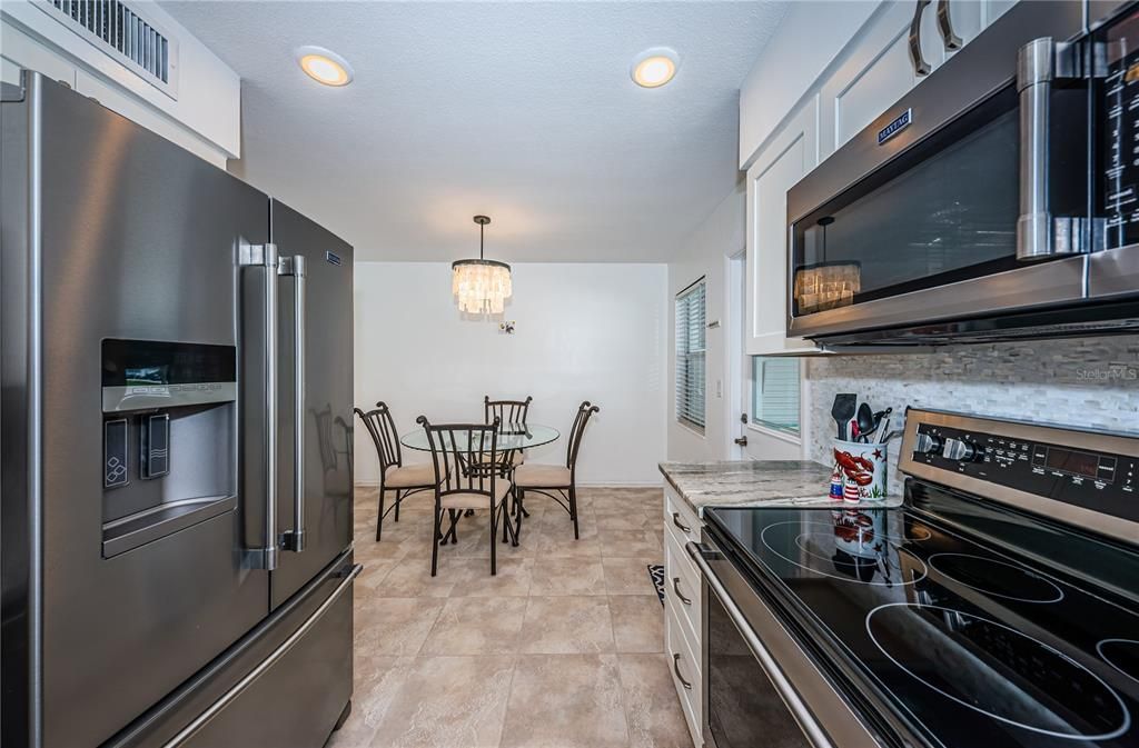 For Sale: $359,000 (2 beds, 1 baths, 1152 Square Feet)