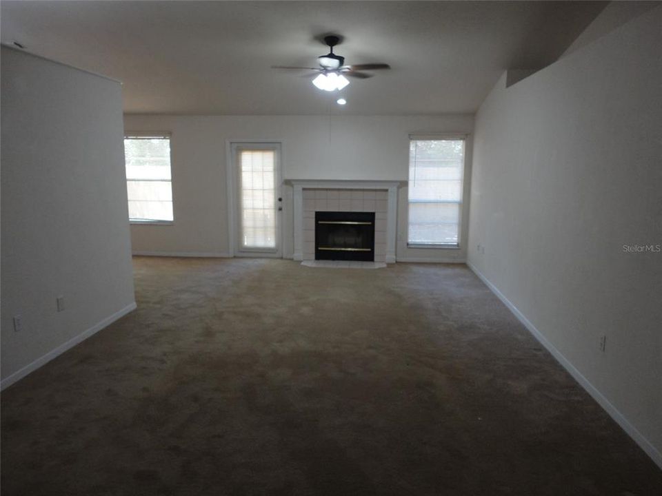 For Rent: $1,995 (4 beds, 2 baths, 1615 Square Feet)