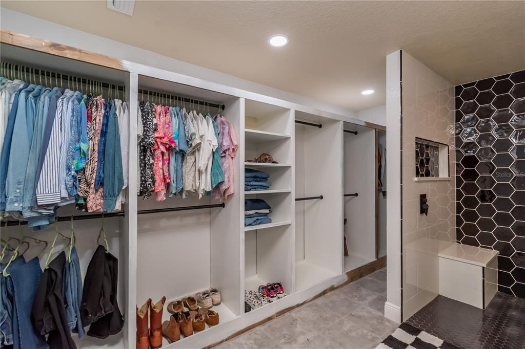 Master Walkin Closet