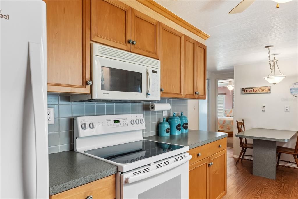 For Sale: $179,000 (2 beds, 2 baths, 1183 Square Feet)