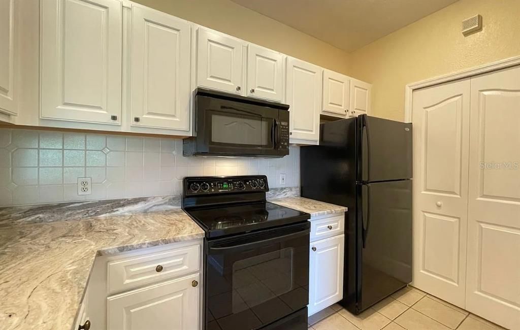 For Sale: $232,500 (2 beds, 2 baths, 1048 Square Feet)