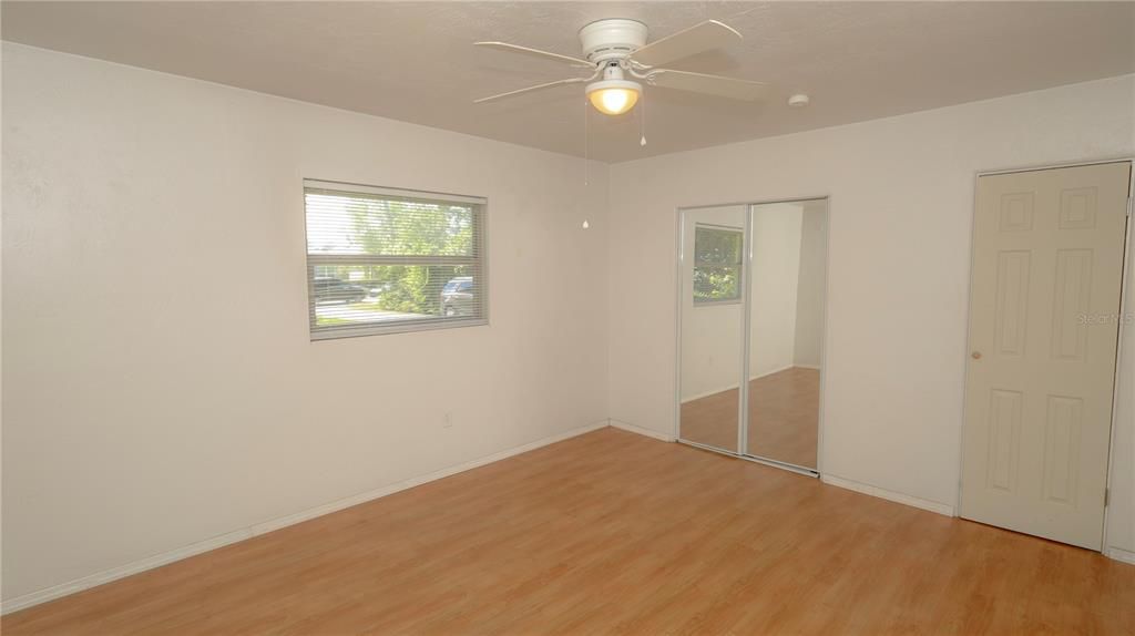 Active With Contract: $250,000 (2 beds, 1 baths, 858 Square Feet)