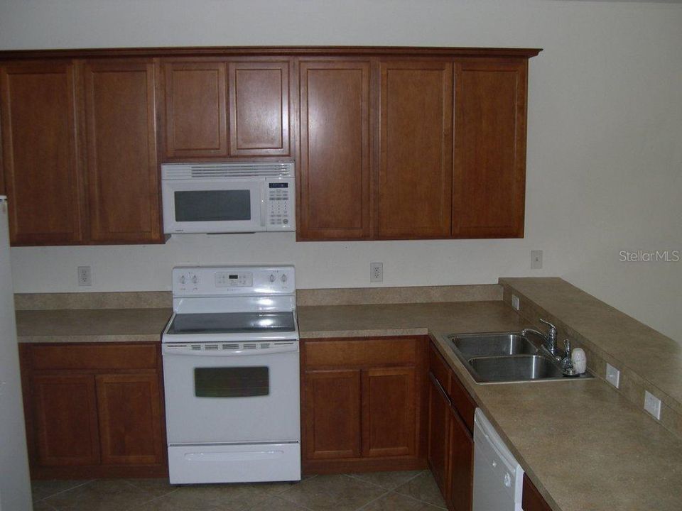 For Rent: $2,217 (3 beds, 2 baths, 1588 Square Feet)